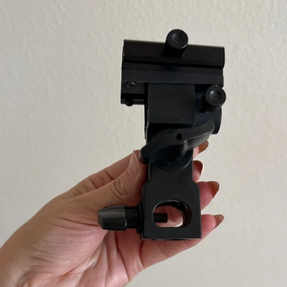 Universal Black VR Headset Mount